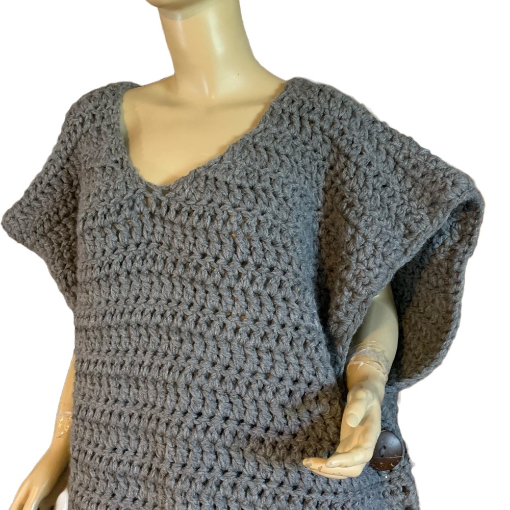 HANDMADE HEAVY KNIT GRAY KNEE LENGTH VEST/DRESS WITH LARGE BUTTONS (2X) - Picture 8 of 13